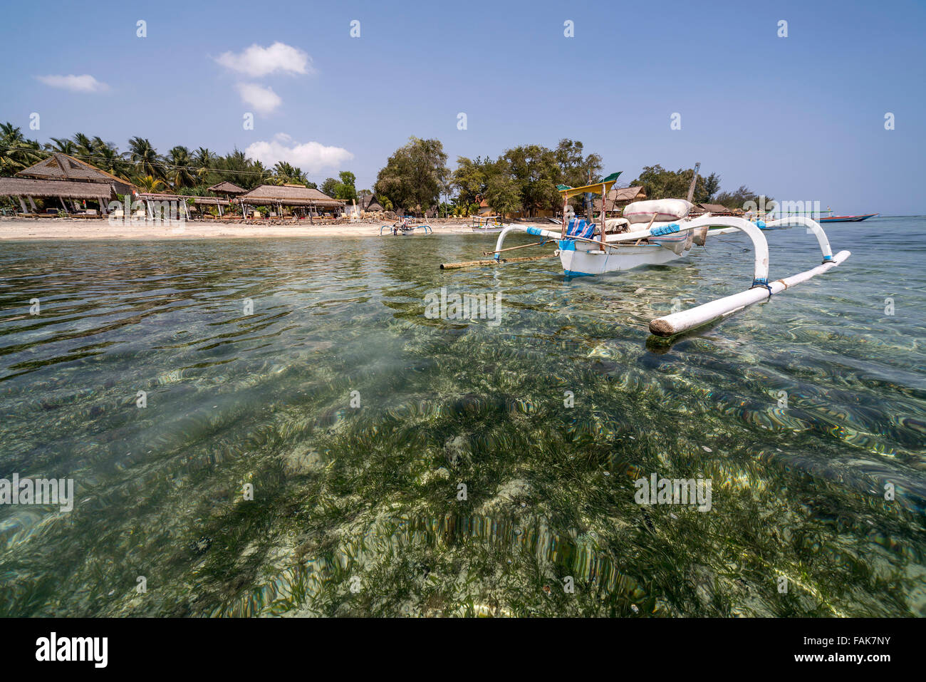 Pirogue à la plage sur la petite île de Gili Air, Lombok, Indonésie, Asie Banque D'Images