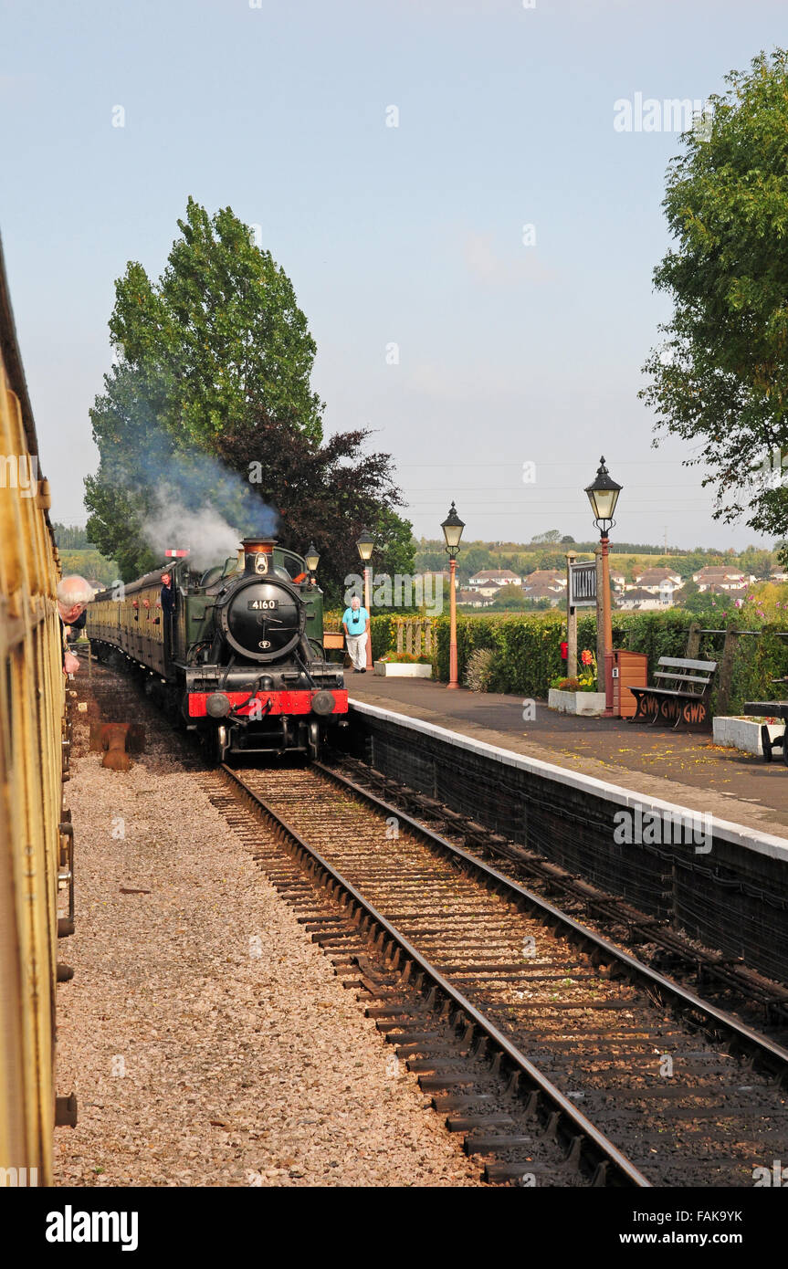 L'approche de la station de train à vapeur sur le Wiliton West Somerset Steam Railway. Banque D'Images