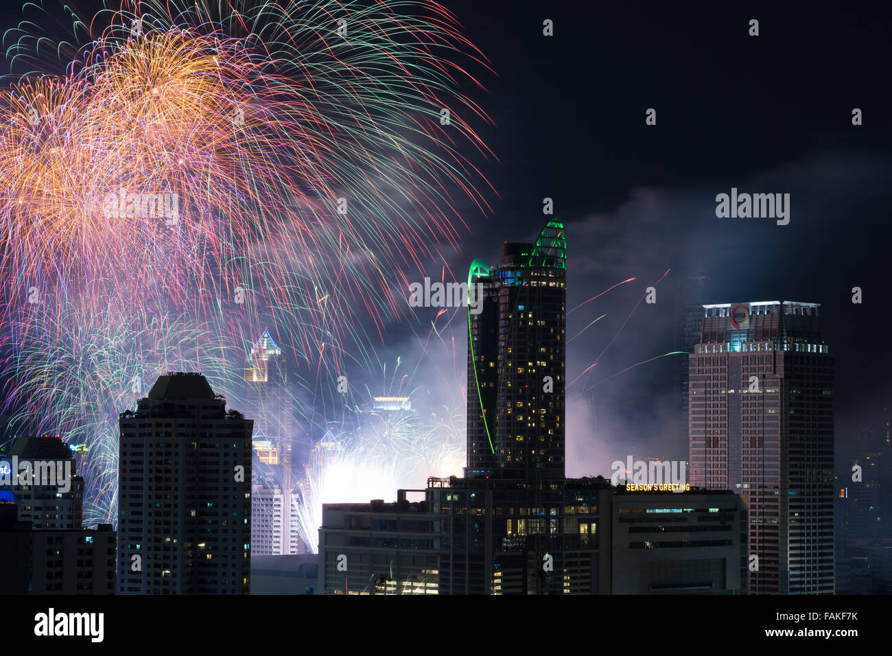 Bangkok Thailande - Jan 1, 2016 : Central World, le plus grand centre commercial de Bangkok, a tenu une nouvelle année et d'artifice. Banque D'Images
