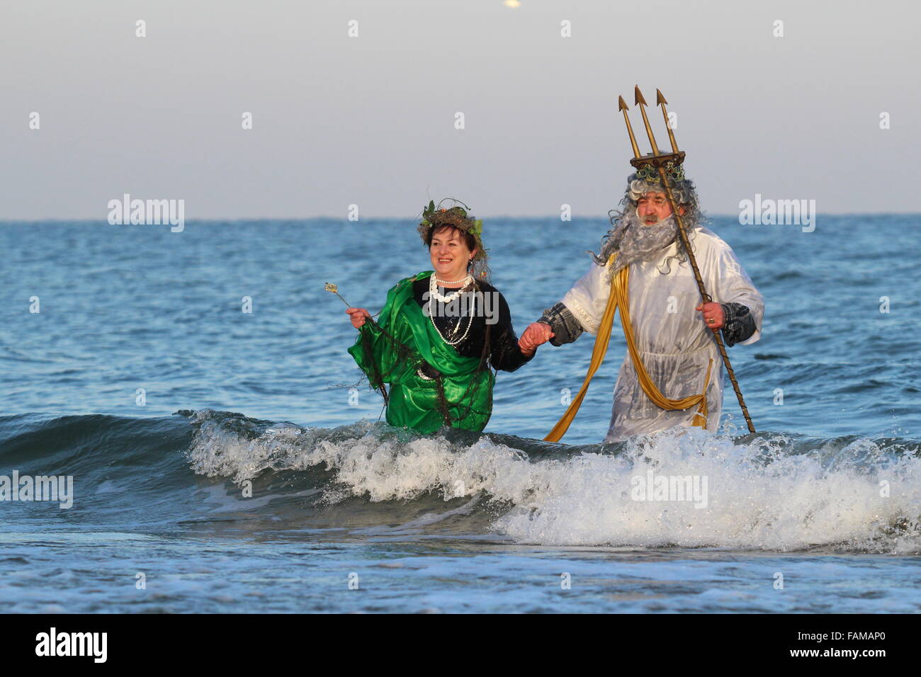 Gdansk, Pologne 1er janvier 2016, les membres du club ÒGdanskie MorsyÓ la natation hivernale entre la mer Baltique de Gdansk. Les nageurs d'hiver de Gdansk célèbrent le nouveau jour YearÕs même façon depuis 1974. Credit : Michal Fludra/Alamy Live News Banque D'Images