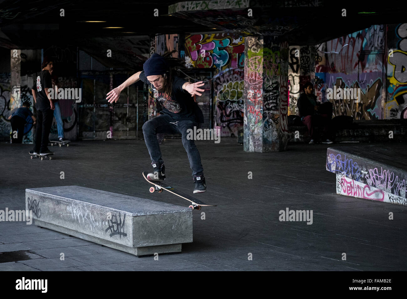 Skateur UN Skatepark au South Bank de Londres. Banque D'Images