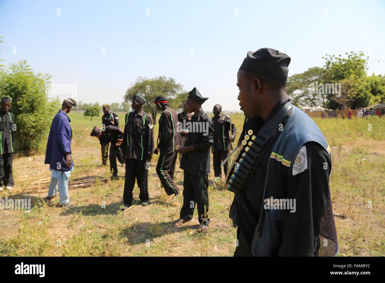 Damaturu, 5 décembre 2014. Un groupe de foi civile prépare à déjeuner l'attaque de Boko Haram groupe de bras qui a été accusé de meurtre. Banque D'Images