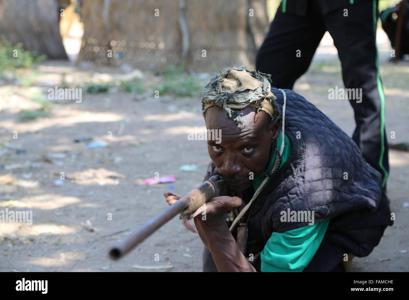 Damaturu, 5 décembre 2014 . Un groupe de foi civialian prépare à déjeuner l'attaque à Boko Haram le bras groupe responsable de l'assassinat au Nigéria. Banque D'Images