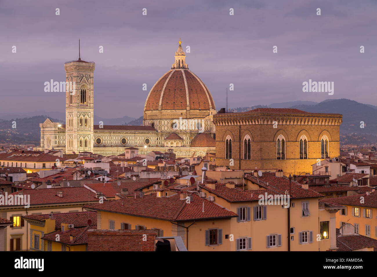 La cathédrale de Florence, le centre historique au crépuscule, Florence, Toscane, Italie Banque D'Images
