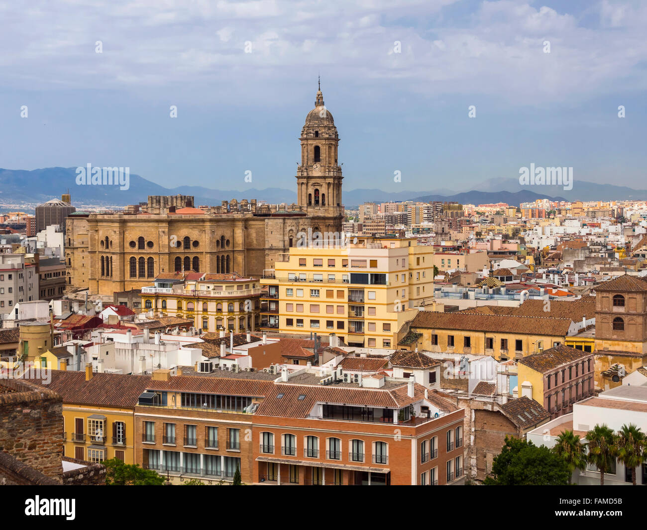 Voir à partir de la Monte de Gibralfaro au centre historique avec la cathédrale de Málaga, Málaga, Andalousie, Espagne Cathédrale Banque D'Images