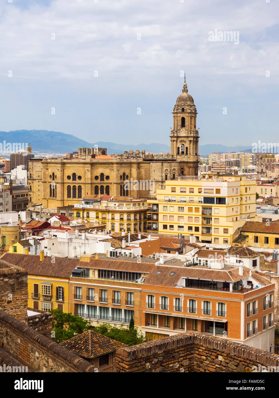 Voir à partir de la Monte de Gibralfaro au centre historique avec la cathédrale de Málaga, Málaga, Andalousie, Espagne Cathédrale Banque D'Images
