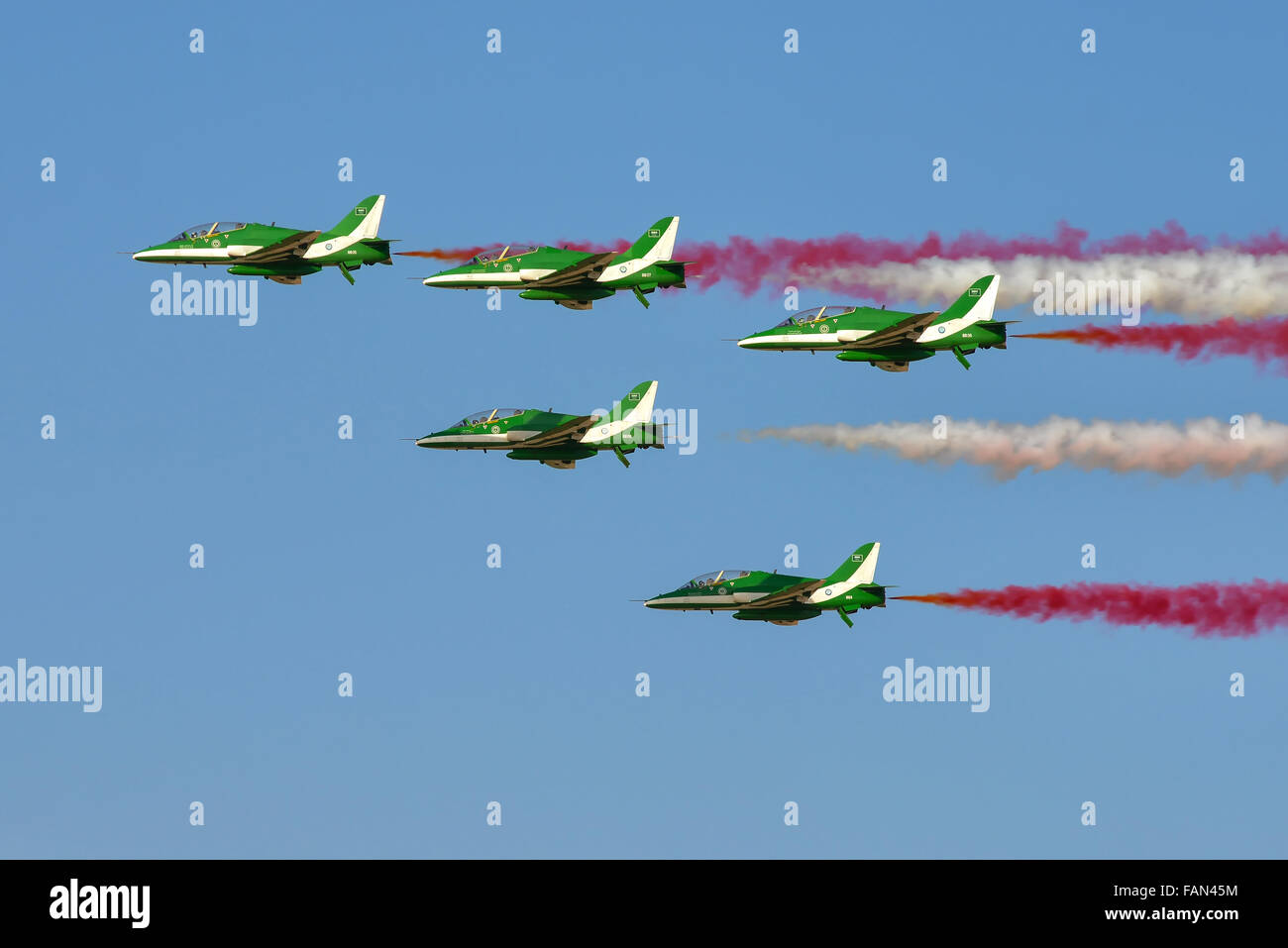 Saudi Hawks à Al Ain Air Show 2015 à Al Ain, ÉMIRATS ARABES UNIS Banque D'Images