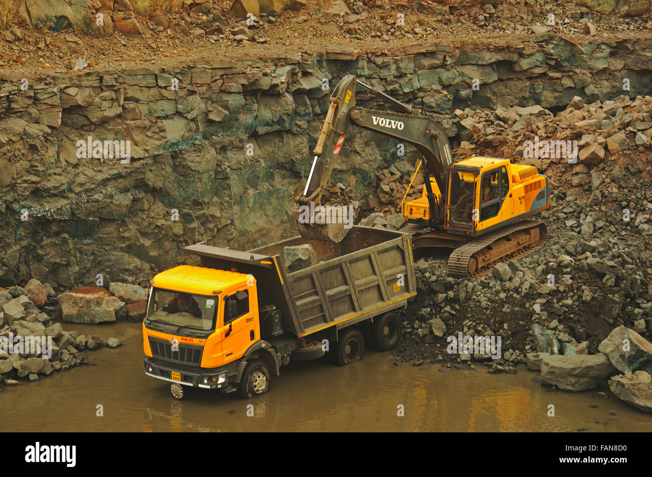 En cours dans l'industrie minière Mine de Pierre, Nashik, Maharashtra, Inde Banque D'Images