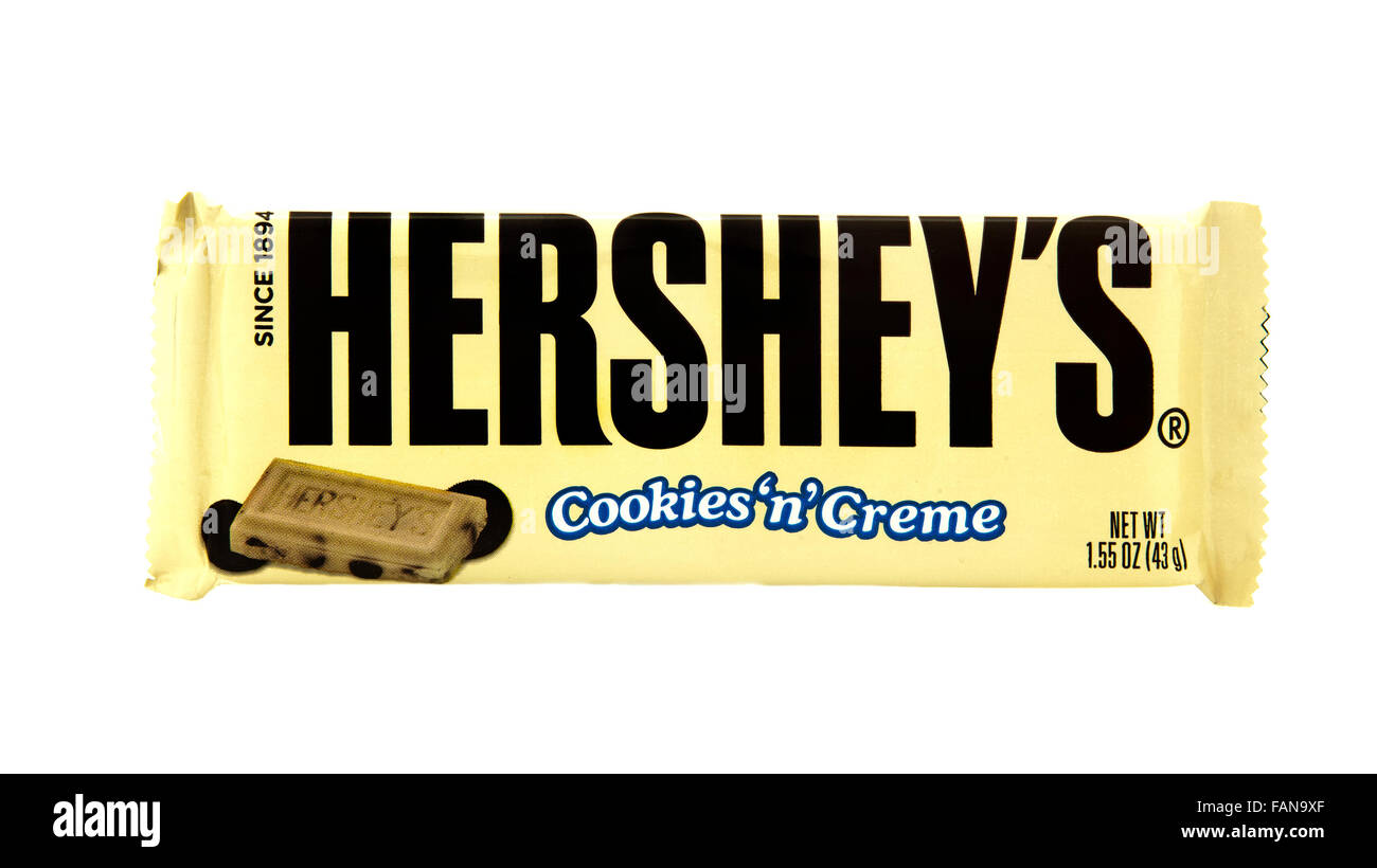 Hersheys Bar des Cookies 'n' Creme chocolat sur fond blanc Banque D'Images