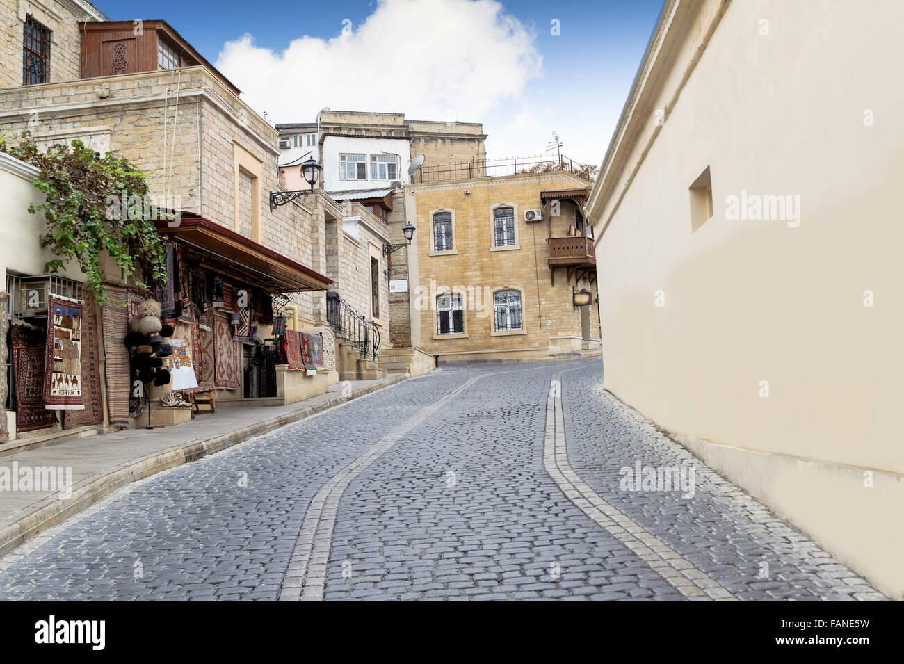 Une vue sur la rue à l'ancienne ville de Bakou, Azerbaïdjan. Centre-ville (azerbaïdjanais iceri sehir) est le coeur historique de Bakou. Classé. Banque D'Images