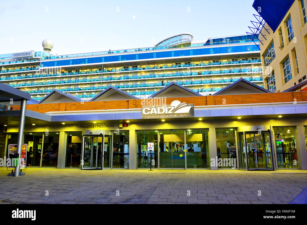 Espagne Cadix cruise terminal avec P&O Ventura Banque D'Images