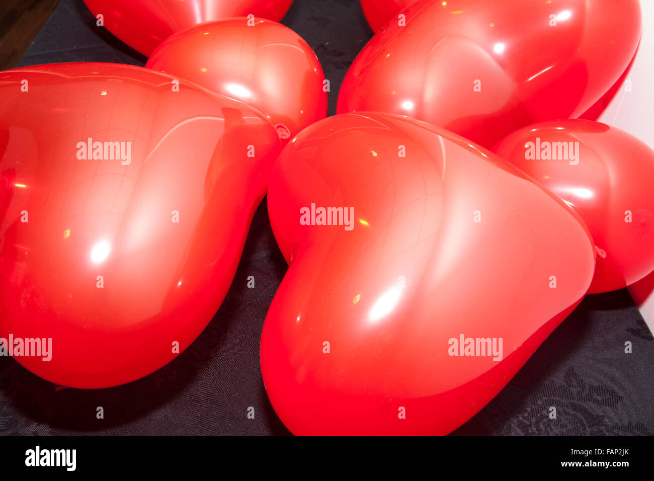 Ballons en forme de cœur rouge Banque D'Images