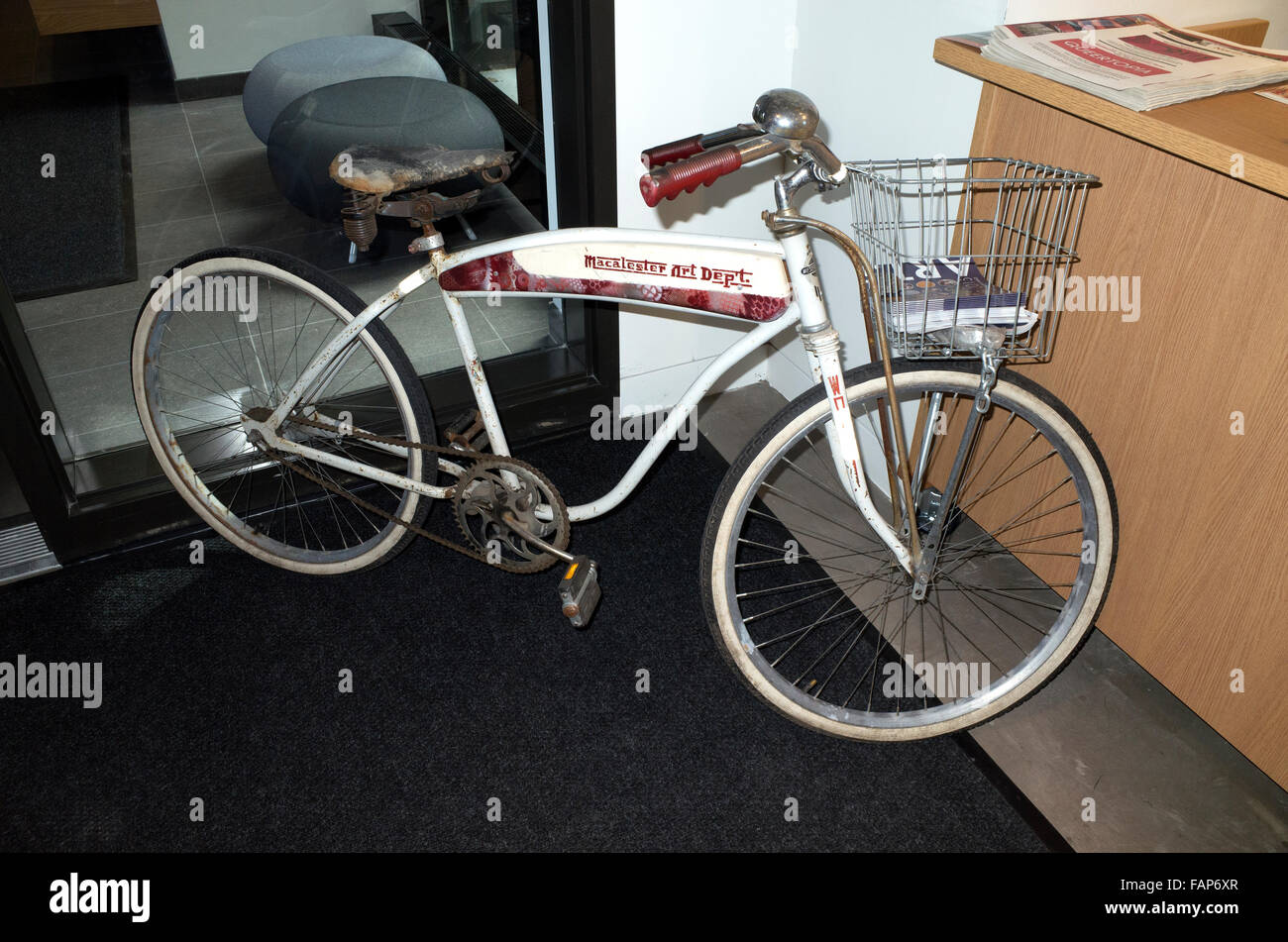 Macalester College Art Department mascot vintage Western Flyer bicyclette. St Paul Minnesota MN USA Banque D'Images