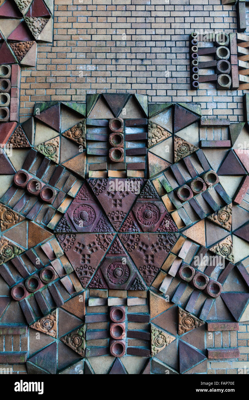 Image abstraite d'un panneau de brique décorative sur un mur d'entrée Banque D'Images