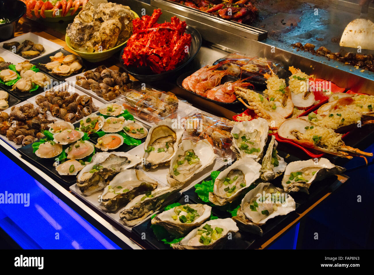 La vente d'aliments au marché de nuit de Liuhe, Kaohsiung, Taiwan Banque D'Images