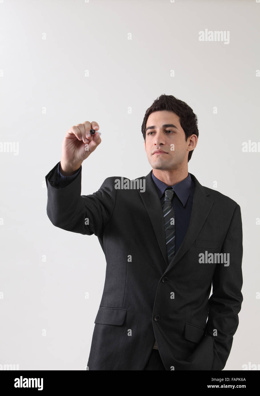 Businessman holding feutre faisant présentation Banque D'Images