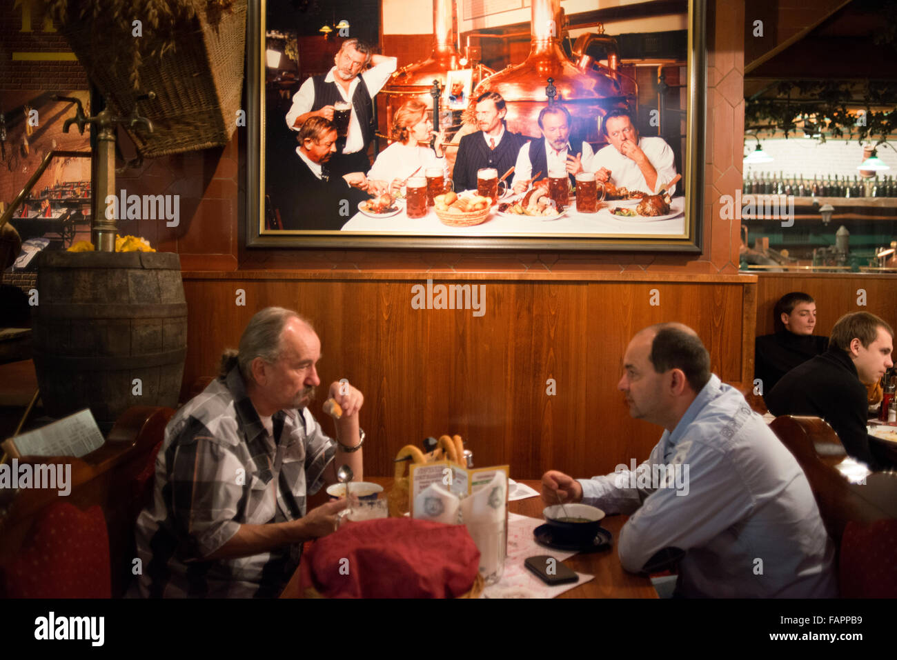 Restaurant et brasserie. La Brasserie Novoměstský brasserie, qui a été en 1993 la première microbrasserie ouvert à Prague dans le 20c Banque D'Images