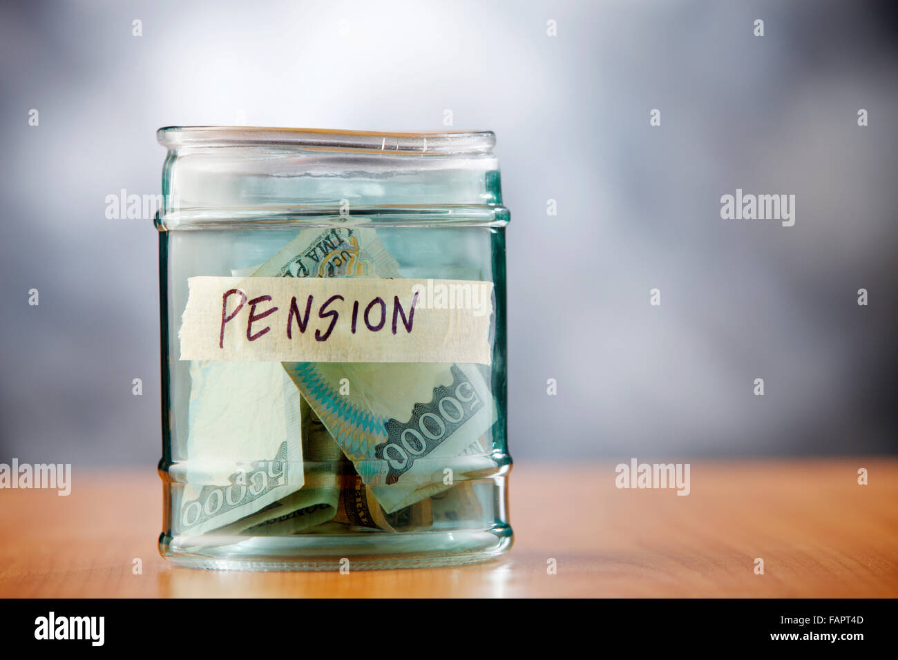 Un pot de l'argent sur la table. Banque D'Images