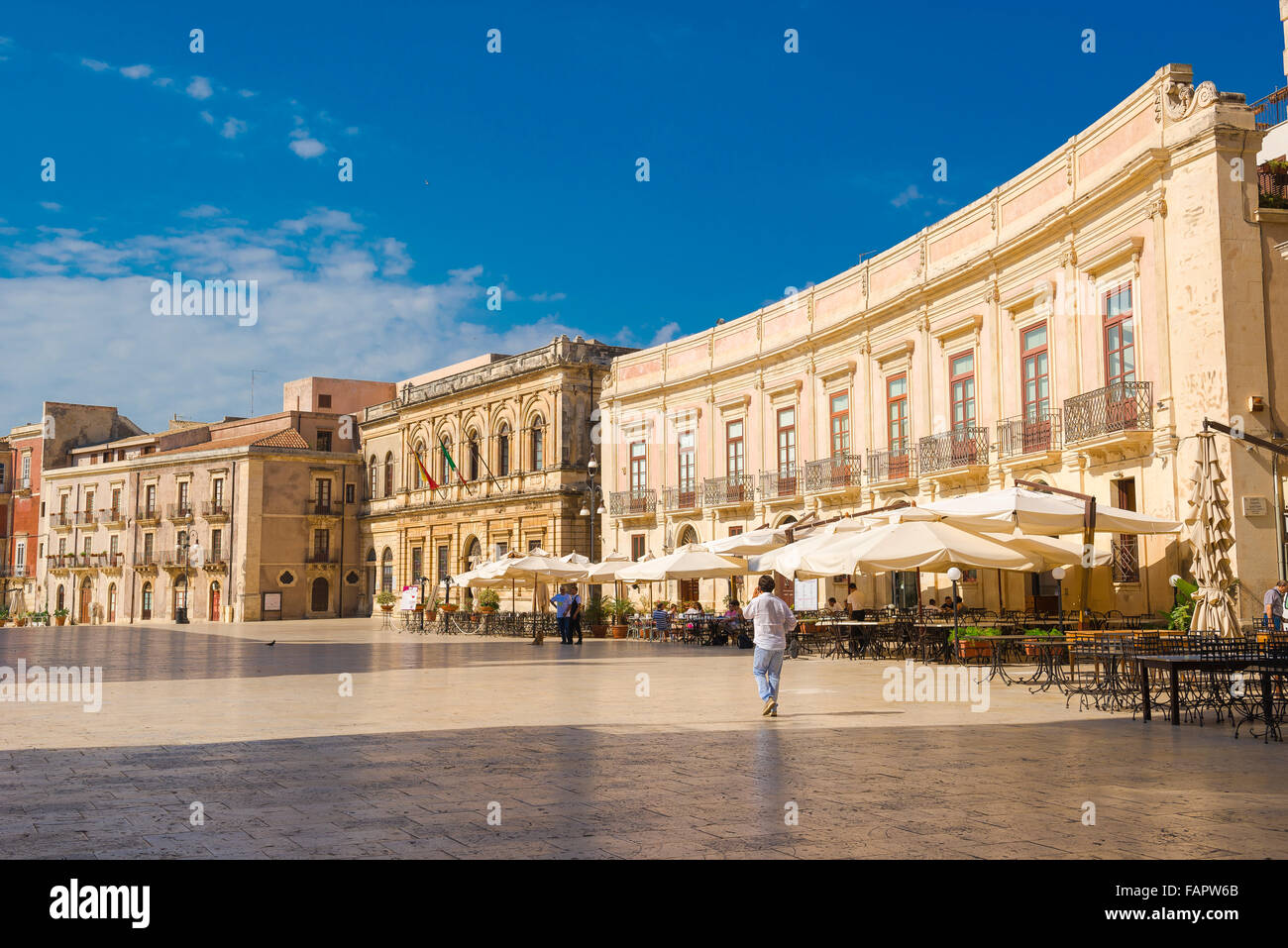 Siracusa Sicile piazza, vue sur la Piazza Duomo, dans le centre historique de l'île d'Ortigia, Syracuse, Sicile. Banque D'Images