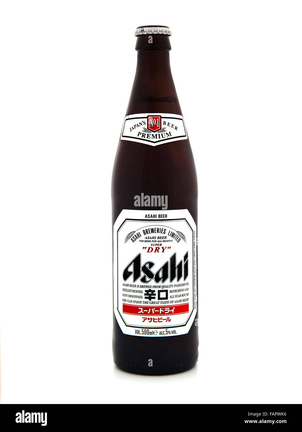 Bouteille de bière Asahi Super Dry sur fond blanc Banque D'Images