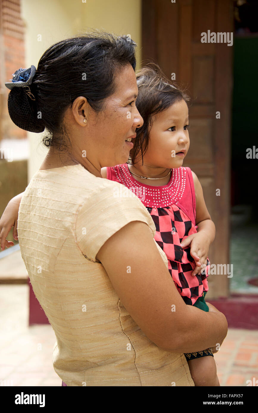 Femme et enfant laotien Banque D'Images