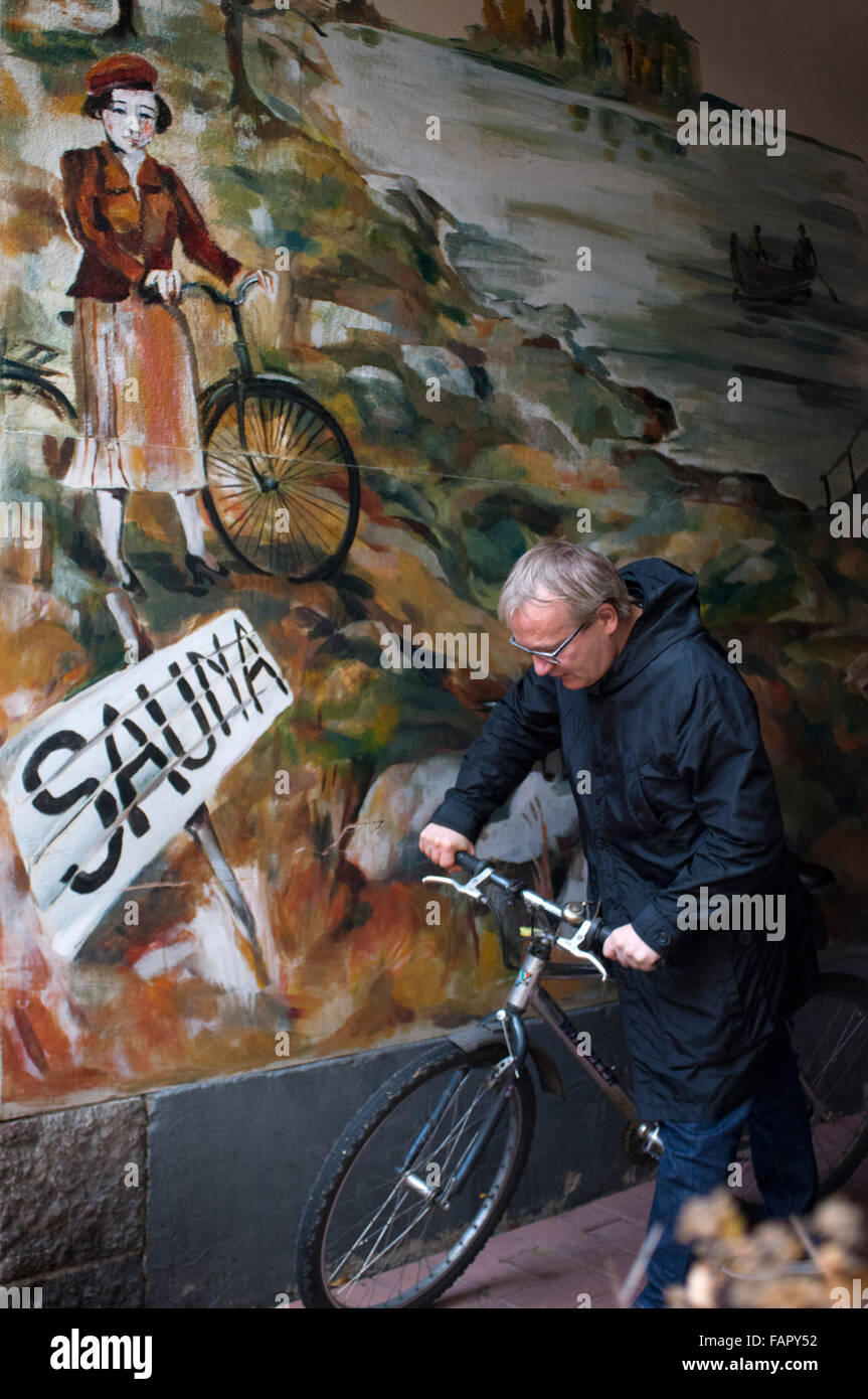 Arla sauna extérieur, la Finlande, l'Europe. Un des saunas publics les temps anciens laissés dans la ville ; à l'angle d'un immeuble dans le Banque D'Images