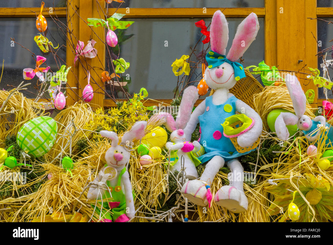 Vitrine avec des décorations de Pâques à Colmar, France Photo Stock - Alamy