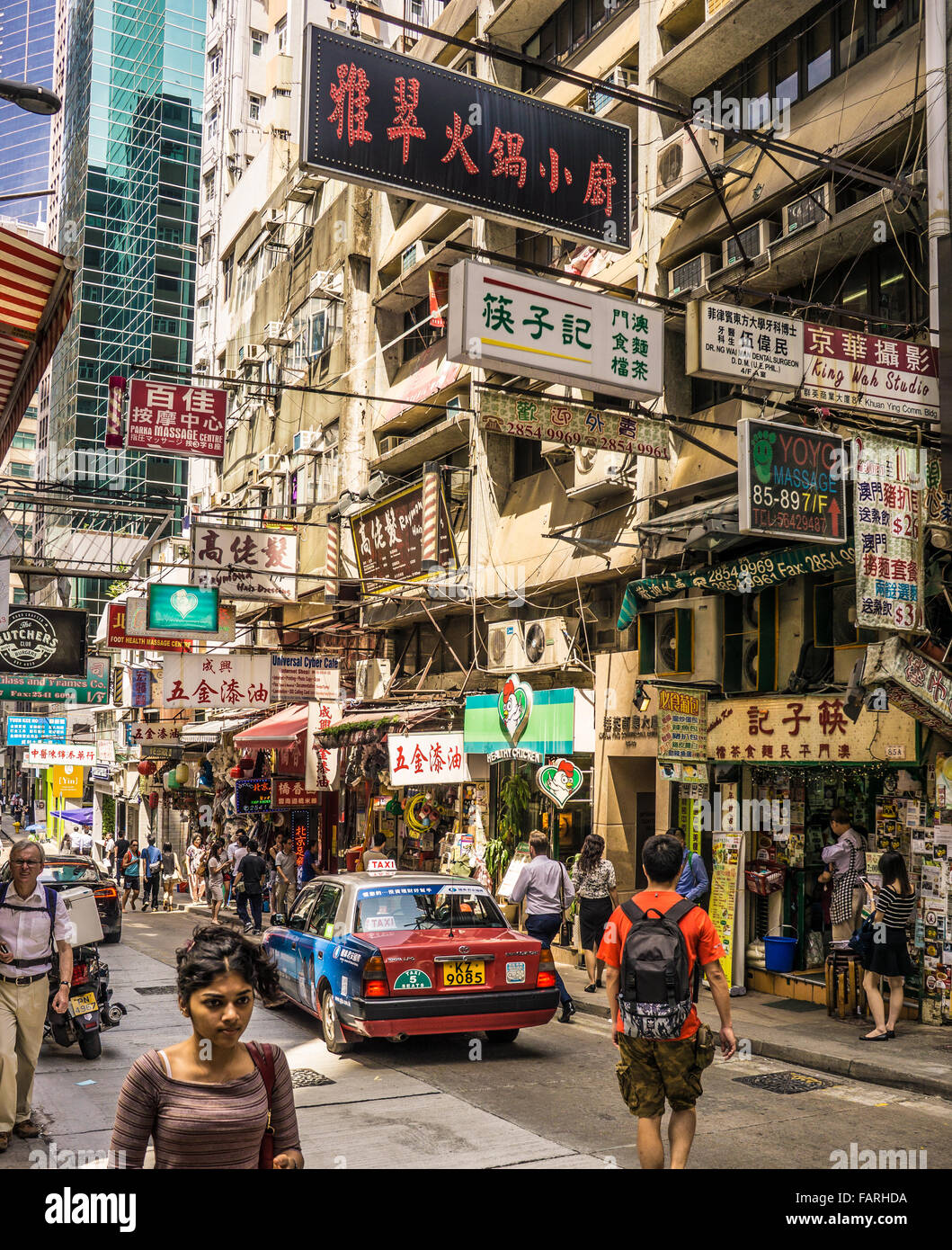 Une longue scène de rue de Hong Kong Banque D'Images