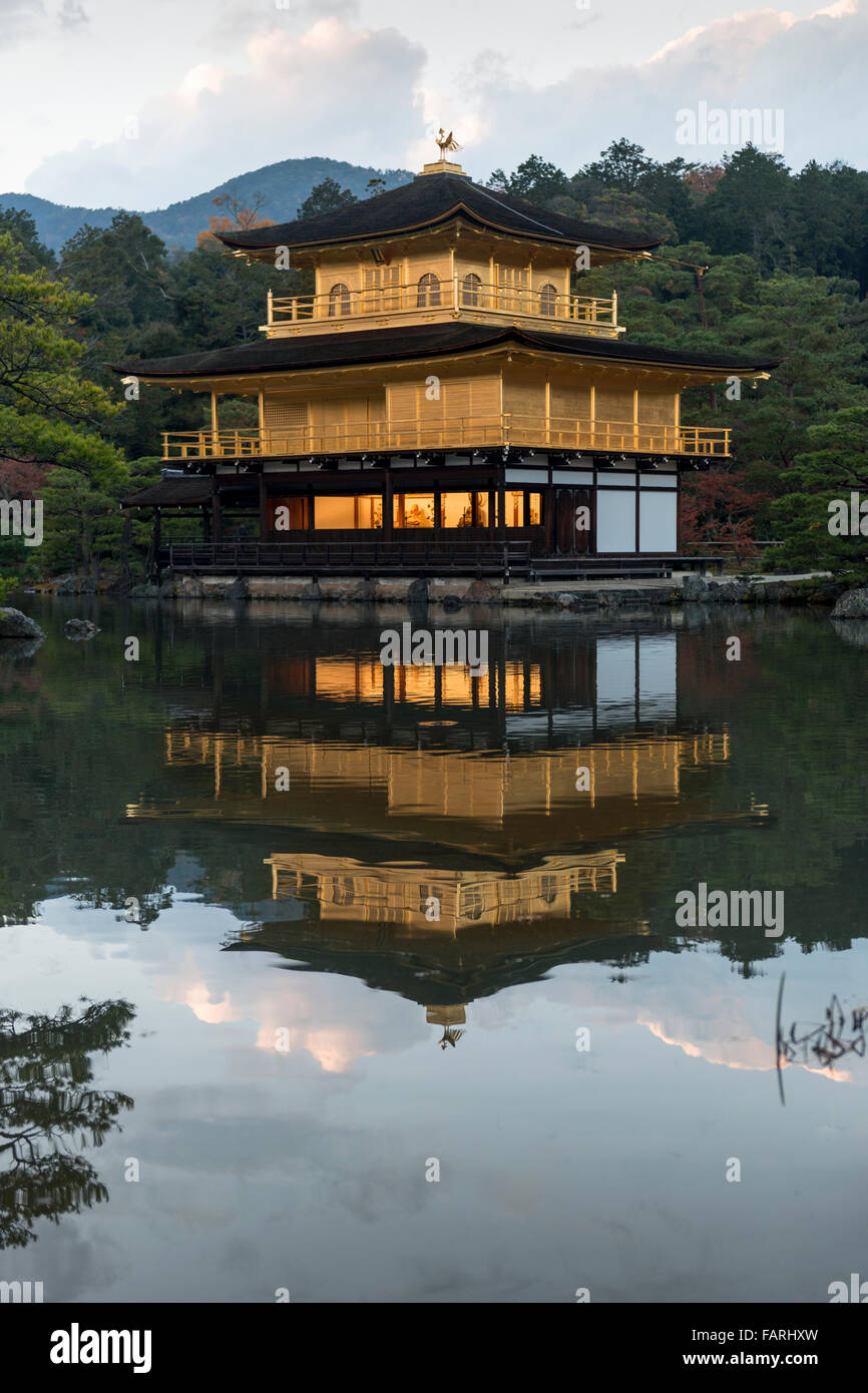 Le Kinkaku-ji, Temple du pavillon d'or, Kyoto, Japon Banque D'Images