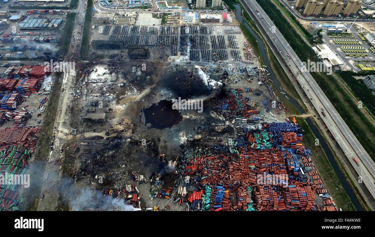 Beijing, Chine. 4 janvier, 2016. Photo prise le 14 août 2015 montre une vue aérienne de l'entrepôt blast site dans Binhai New Area of North China's Tianjin Municipalité. 2015 est l'aube de l'âge de drones. Drone n'est plus un matériel militaire high-tech, mais aussi être utilisé en photographie, d'extinction d'incendie, de contrôle et d'autres secteur agricole et des zones commerciales. © Xinhua/Alamy Live News Banque D'Images