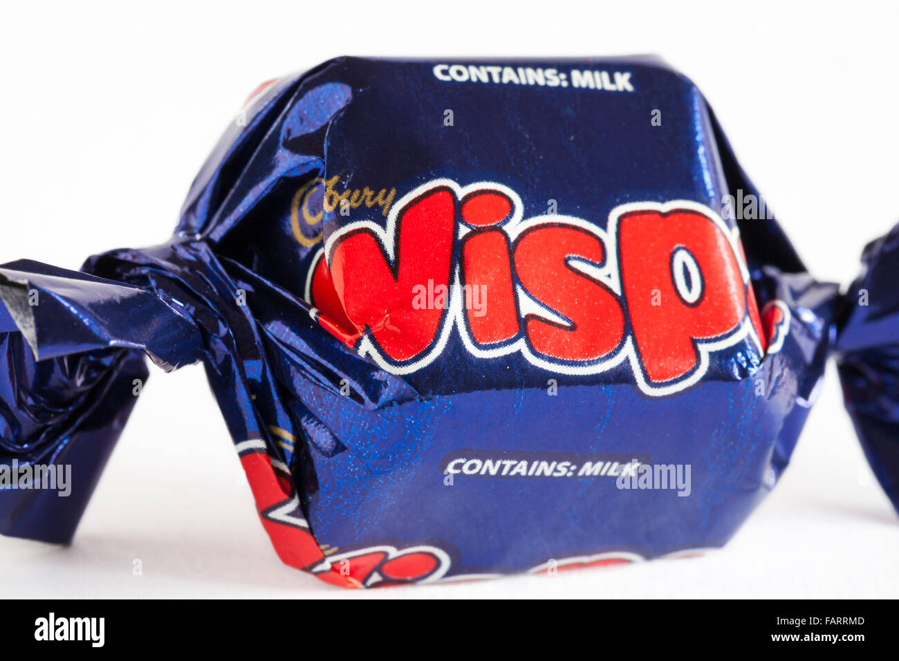 Le chocolat de Wispa Cadbury sachet de jeu héros sur fond blanc Banque D'Images