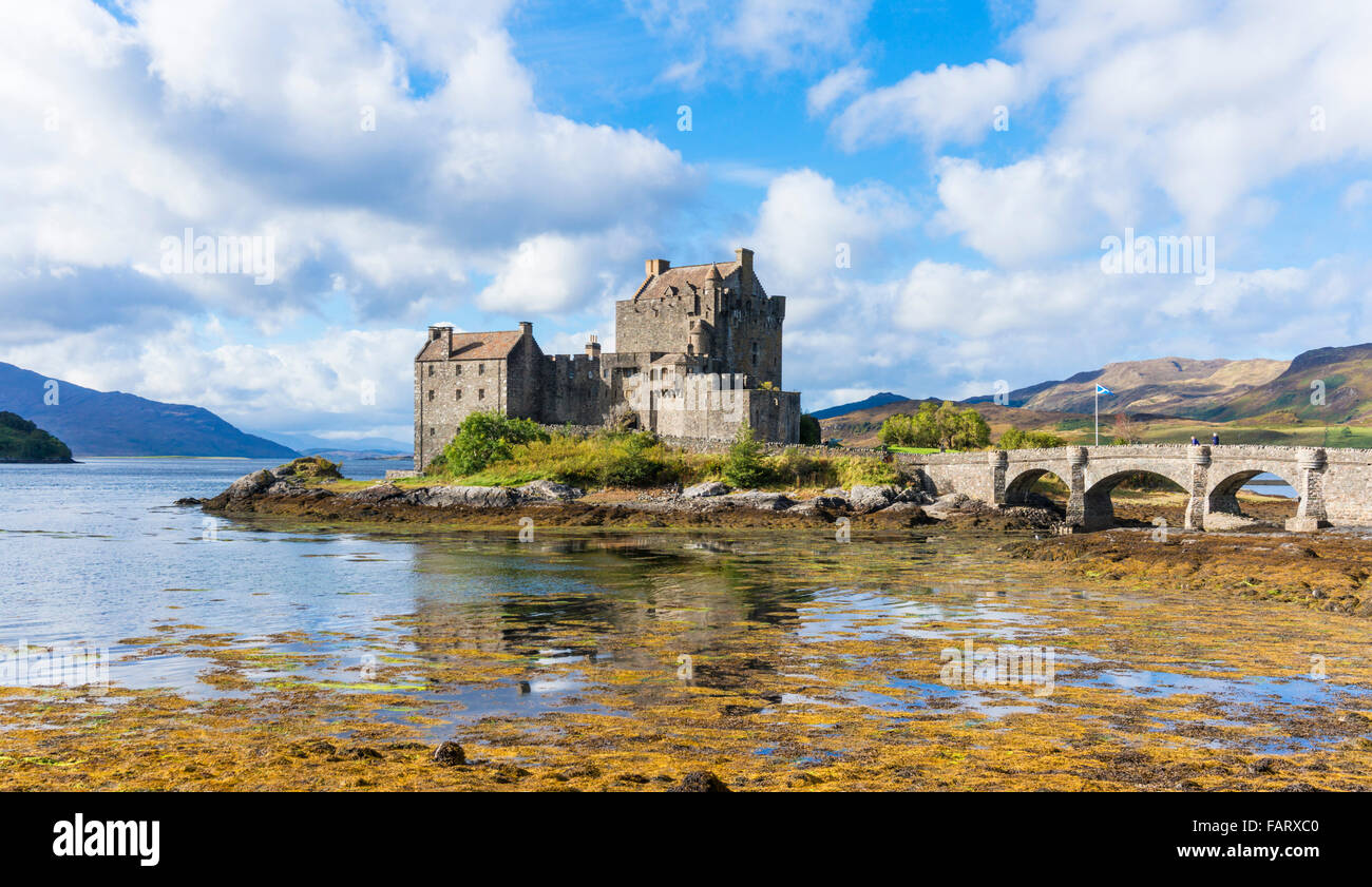 Château d'Eilean Donan sur les rives du Loch Duich Ross et des Highlands occidentaux de Cromarty d'Écosse GB Europe Banque D'Images