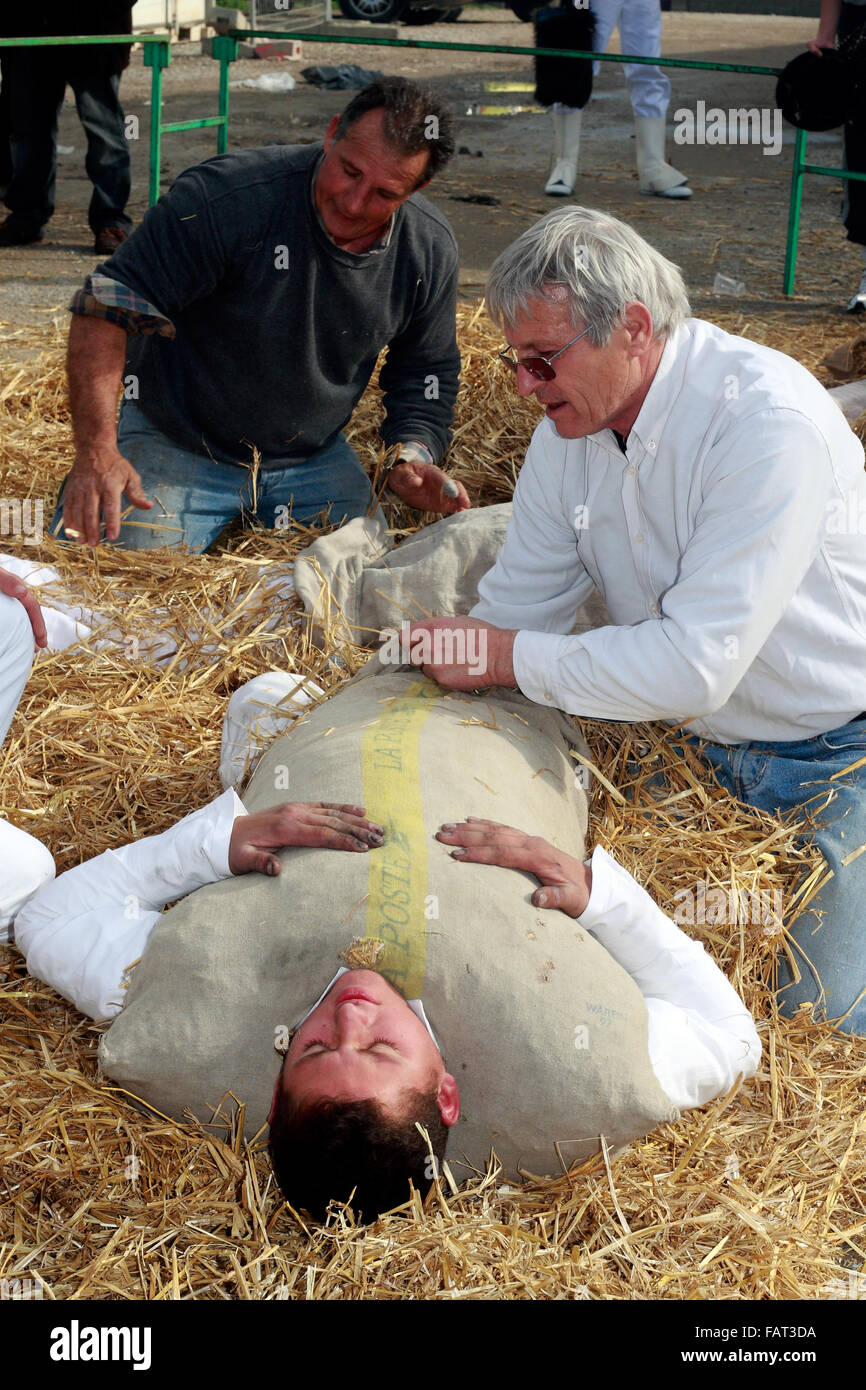 La Fête des Pailhasses, Mercredi des Cendres dans le village de Cournonterral, Languedoc-Roussillon, France Banque D'Images