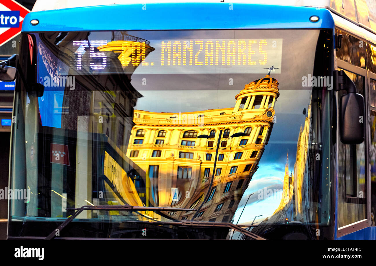 Callao square reflété sur une fenêtre de l'autobus. Madrid, Espagne. Banque D'Images