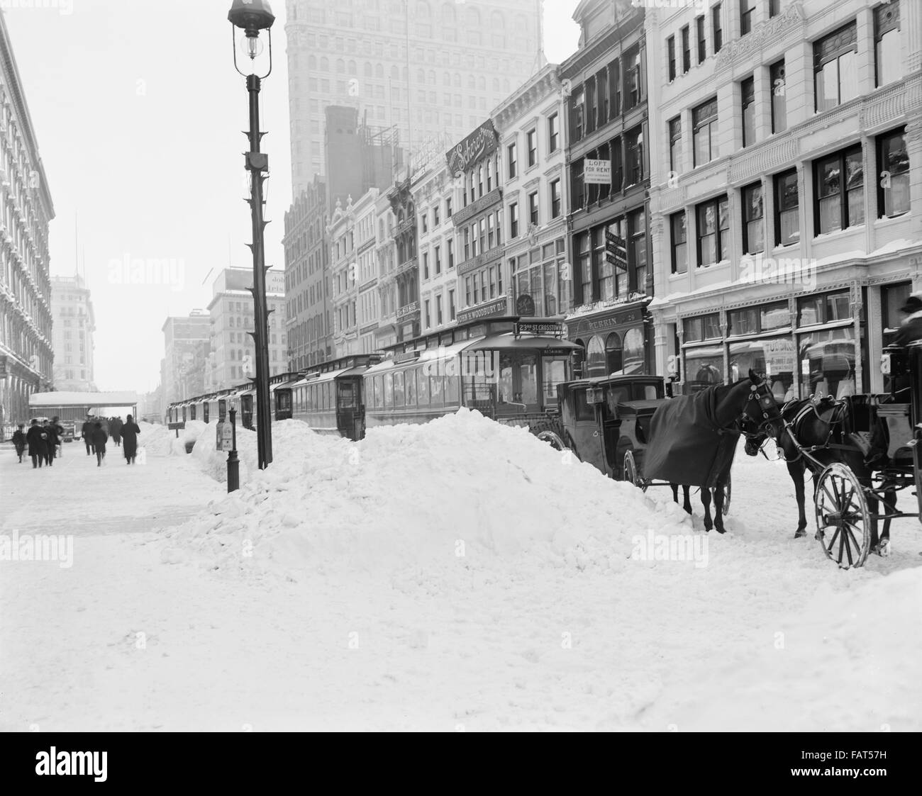 Transport bloqué après une tempête de neige, 23e Rue, New York City, USA, vers 1905 Banque D'Images