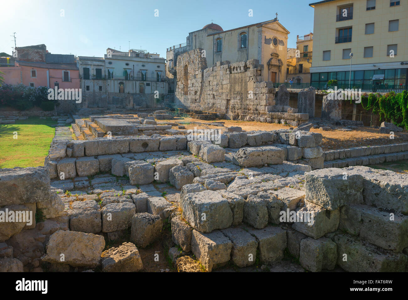 Temple d'Apollon à Syracuse, vue sur les ruines de grec ancien temple d'Apollon (Tempio di Apollo) sur l'île d'Ortigia, Syracuse, en Sicile. Banque D'Images