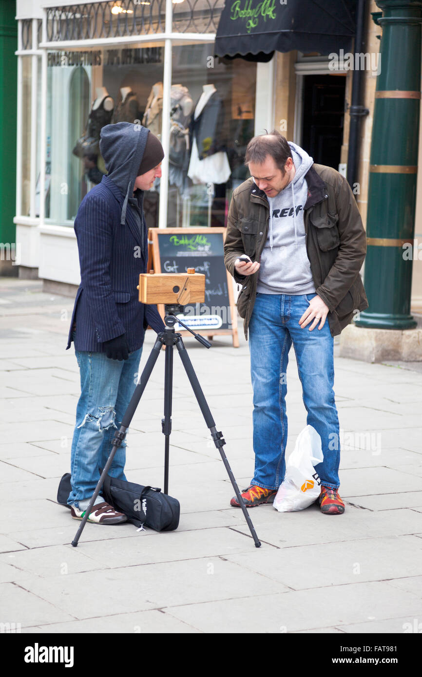 Deux photographes à prendre des photos avec une caméra cachée Banque D'Images