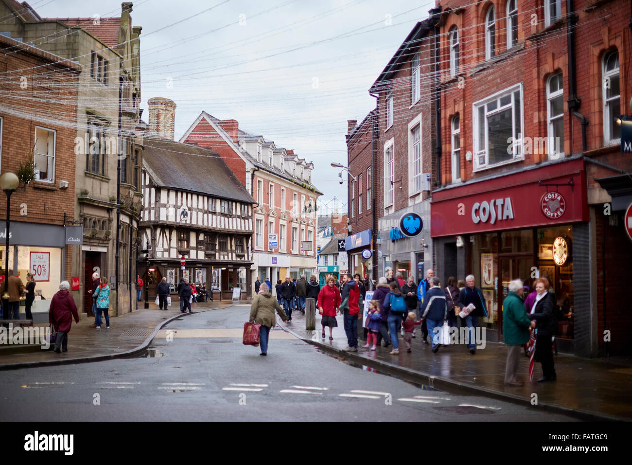 Shopping Magasins de détail magasin shopper precinct supermarché Oswestry l'un des plus anciens du Royaume-Uni dans les règlements transfrontières Shropsh Banque D'Images