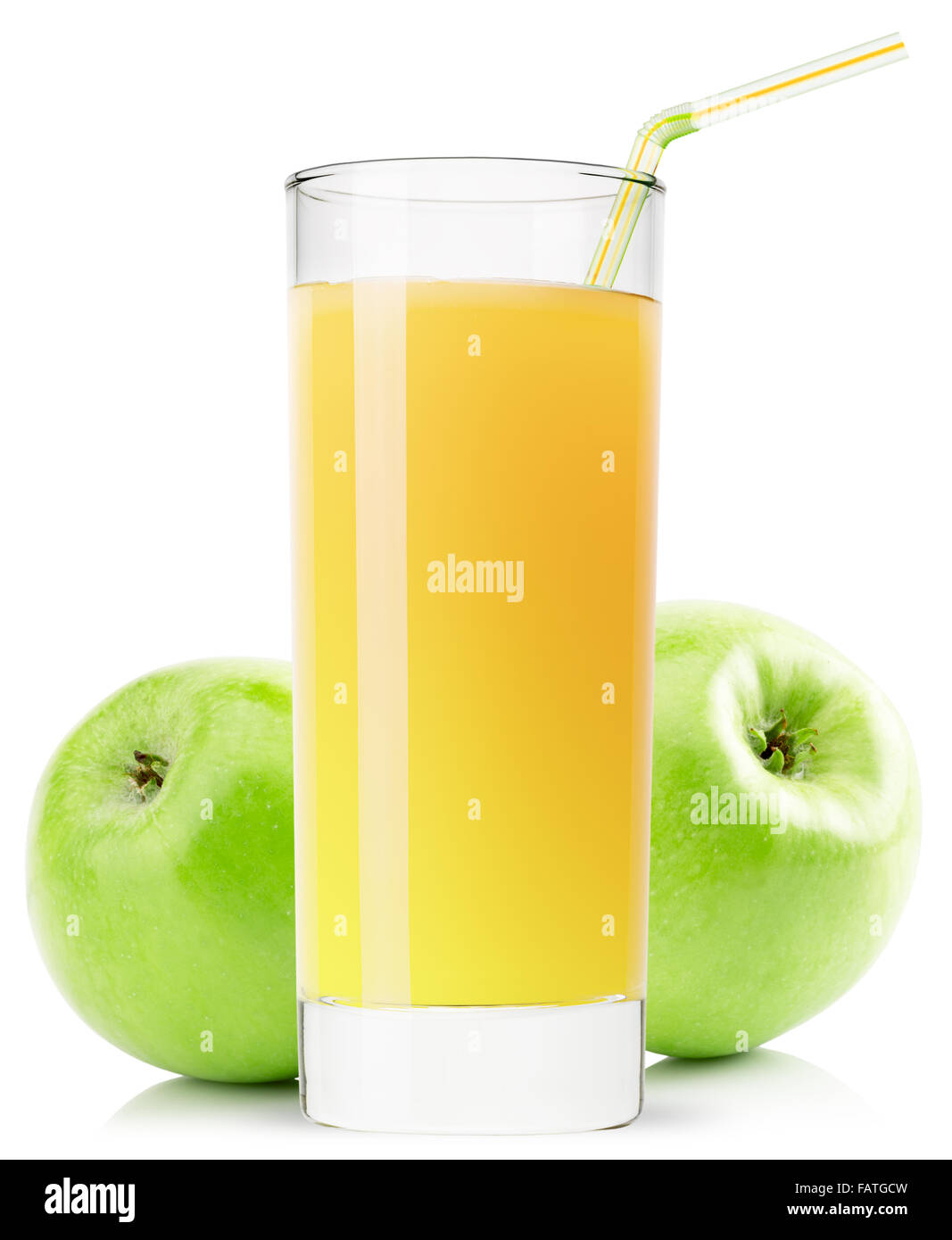 Verre de jus de pomme isolé sur fond blanc. Banque D'Images