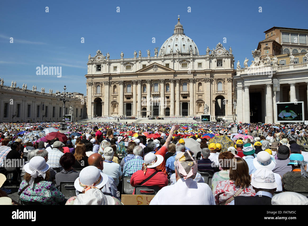 L'audience générale hebdomadaire avec le Pape François sur la Place Saint-Pierre au Vatican. Banque D'Images