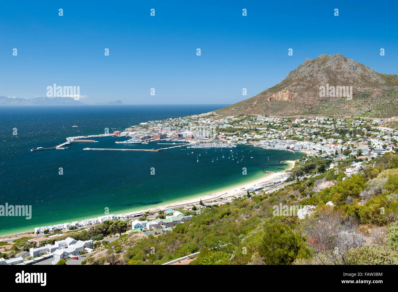 Simon's Town et son port à False Bay, sur le littoral de l'Océan Indien, à Cape Town, Afrique du Sud. Banque D'Images