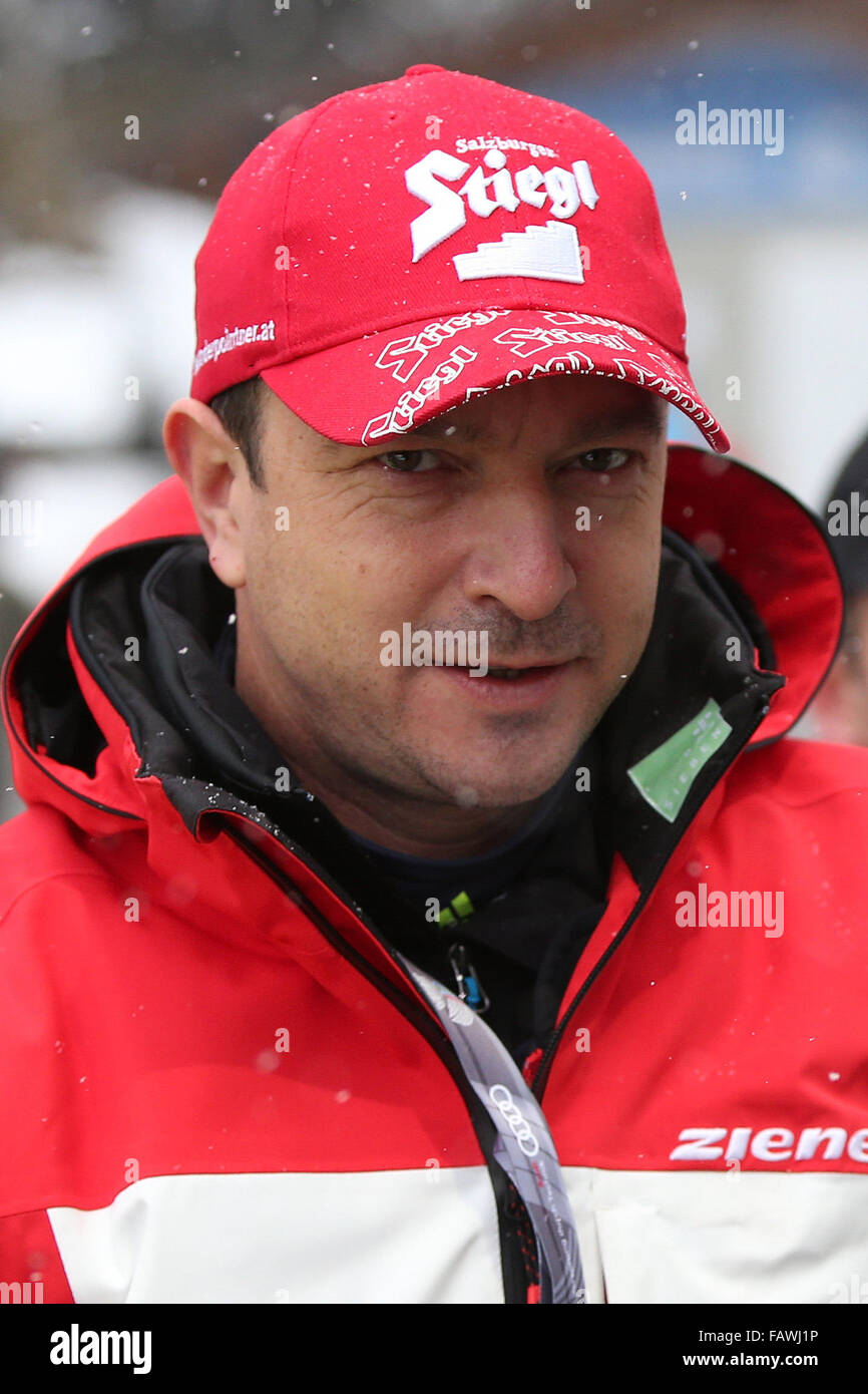 Bischofshofen, Autriche. 05 Jan, 2016. L'entraîneur-chef Alexander Pointner de Bulgarie est perçu au cours de la quatrième étape des quatre Hills ski compétition de sauts à Bischofshofen, Autriche, 05 janvier 2016. Photo : Daniel Karmann/dpa/Alamy Live News Banque D'Images