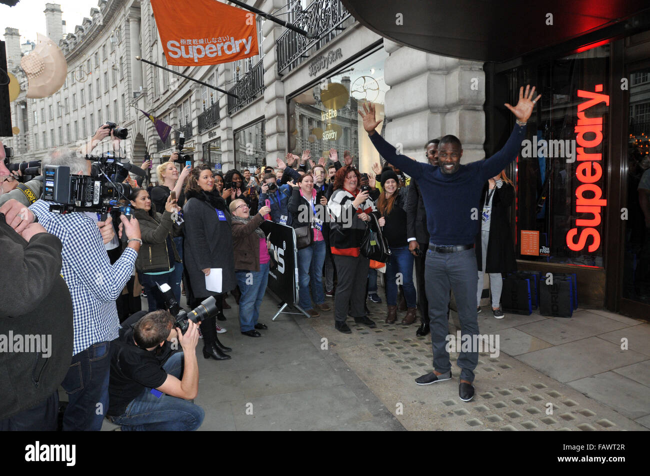 Idris Elba assiste à un photocall pour lancer l'AW15 Superdry Menswear Premium collection à Superdry Showroom International comprend : Idris Elba où : London, Royaume-Uni Quand : 26 Nov 2015 Banque D'Images