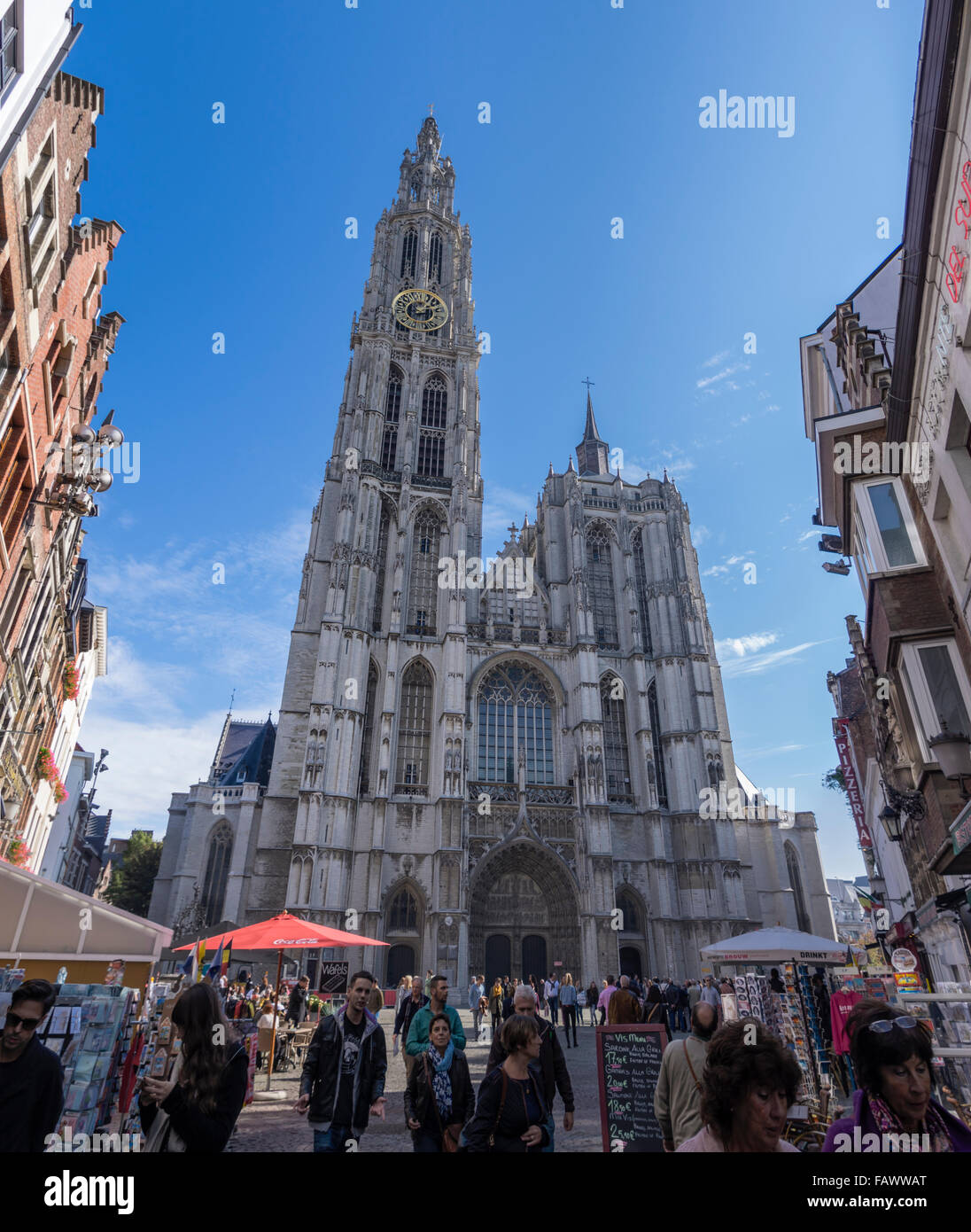 Façade de la cathédrale de Notre Dame (Onze-Lieve-Vrouwekathedraal) à Anvers, la plus grande église gothique en Belgique. Banque D'Images