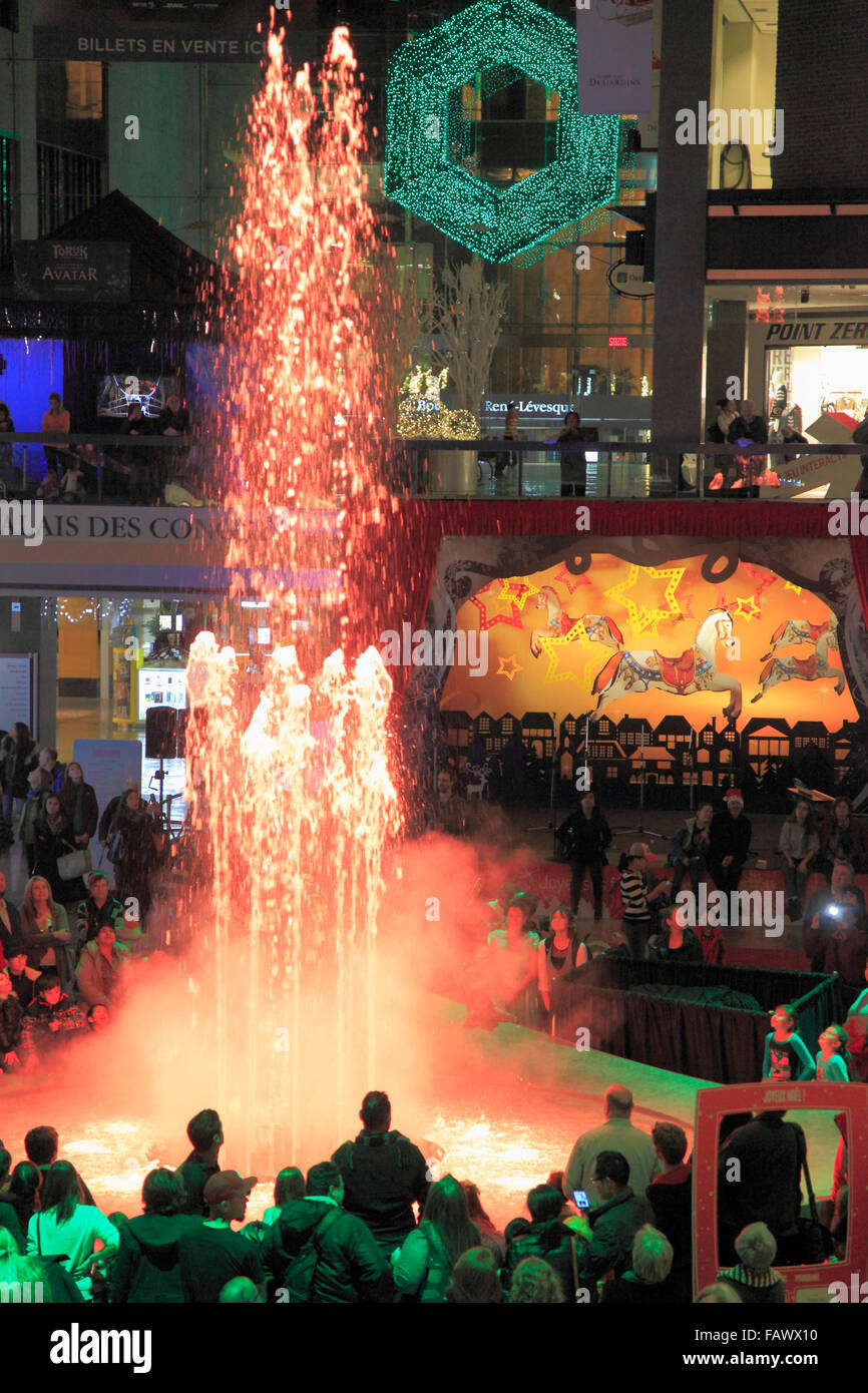 Fontaine, Noël, Lumières, Gens, Montréal, Canada, Complexe Desjardins Photo  Stock - Alamy