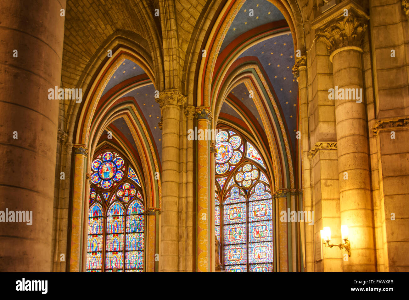 Arches gothiques en cathédrale Notre-Dame, Paris, France Banque D'Images