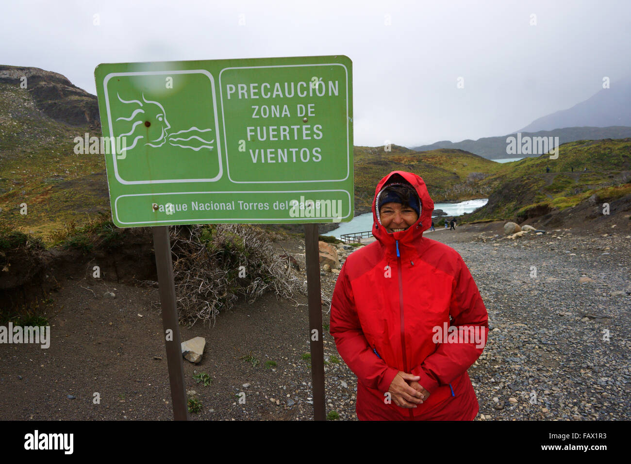Panneau d'avertissement de vents forts, Parc National Torres del Paine, Patagonie, Chili Banque D'Images