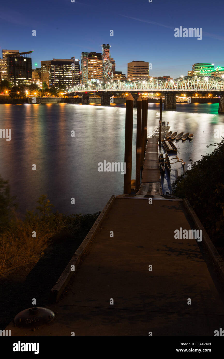 Le centre-ville de Portland ou de nuit de toute la rivière Willamette Banque D'Images