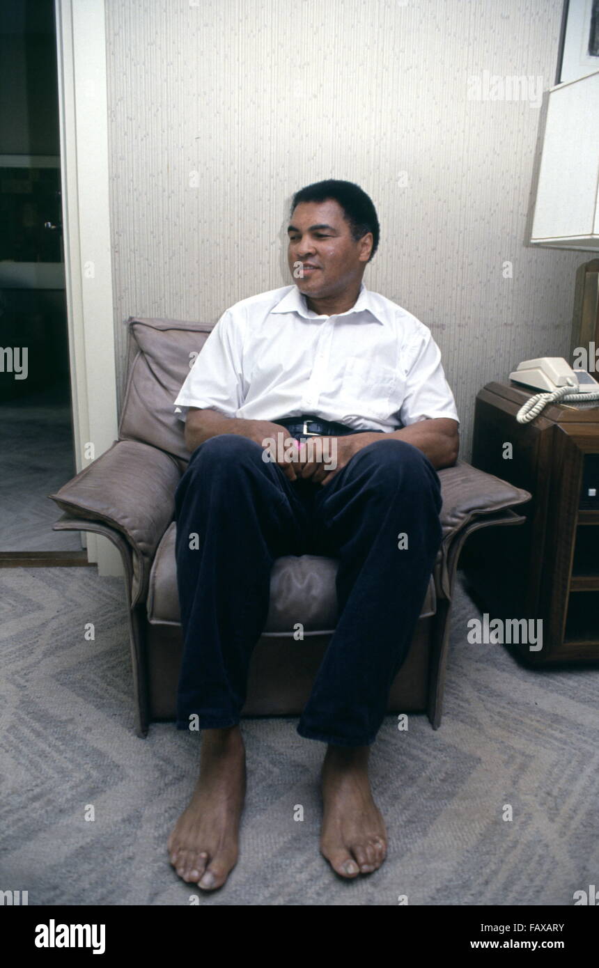 World Heavyweight Champion de boxe Muhammad Ali à l'hôtel Rashid à Bagdad, où il essaie de gagner libération des prisonniers Banque D'Images