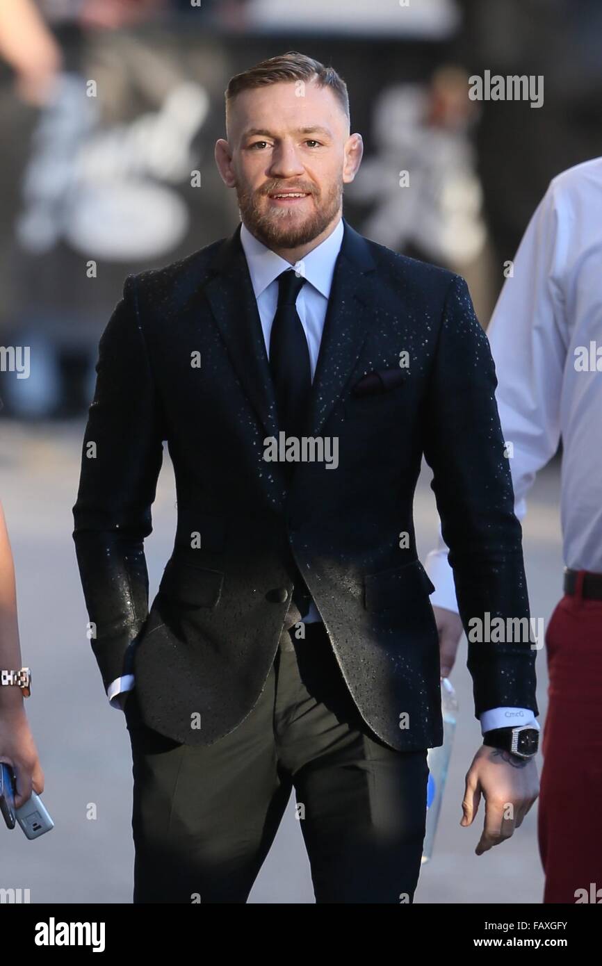 Conor McGregor vu arriver à l'ABC Studios pour Jimmy Kimmel Live comprend : Conor  McGregor Où : Los Angeles, California, United States Quand : 02 déc 2015  Photo Stock - Alamy